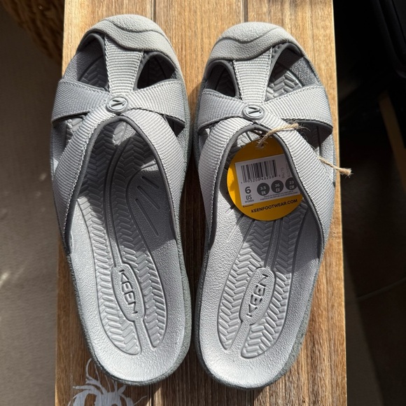 Keen Women's Bali Slide Sandal with Cross Strap Design and Cushioned Sole - Picture 10 of 17